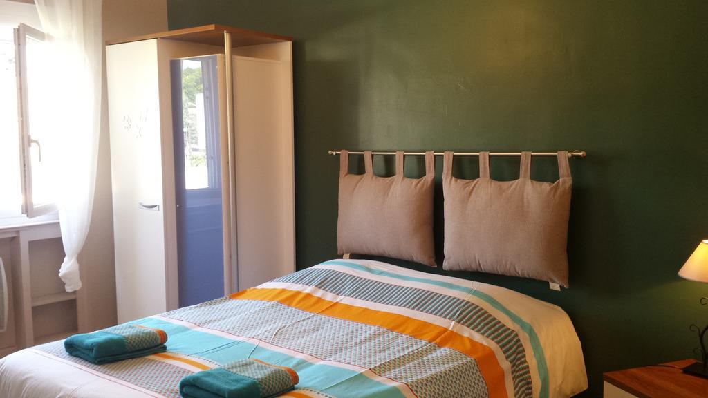 Chambre D'Hotes Le Cypres Bleu Roussillon  Exterior photo