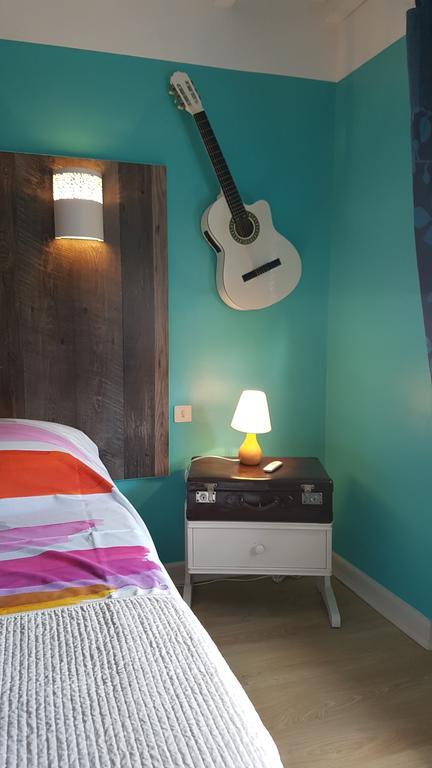 Chambre D'Hotes Le Cypres Bleu Roussillon  Exterior photo